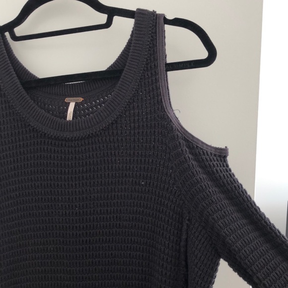 Free people sweater open shoulders. - Picture 2 of 4